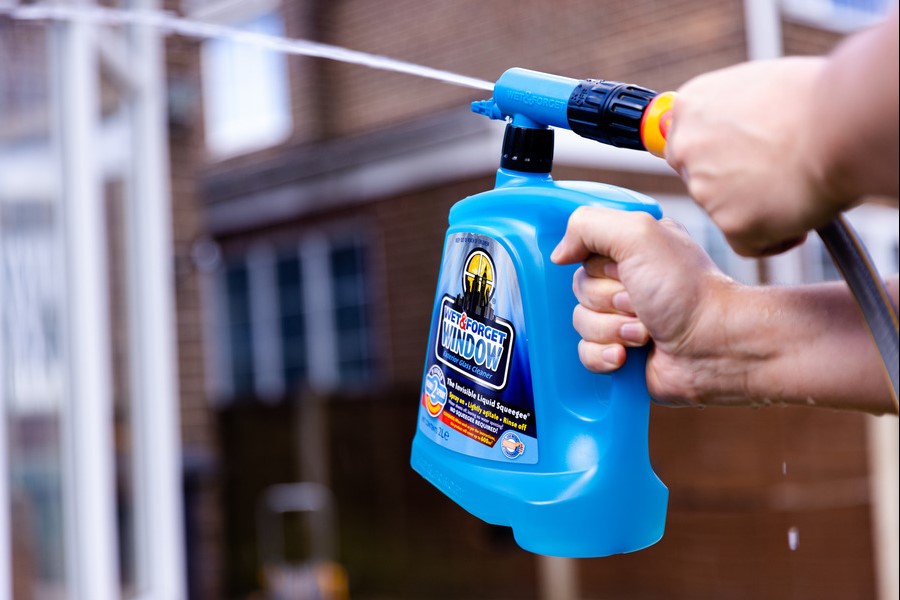 See our Garden Sprayer Videos & Get Easy Tips for Using Wet & Forget